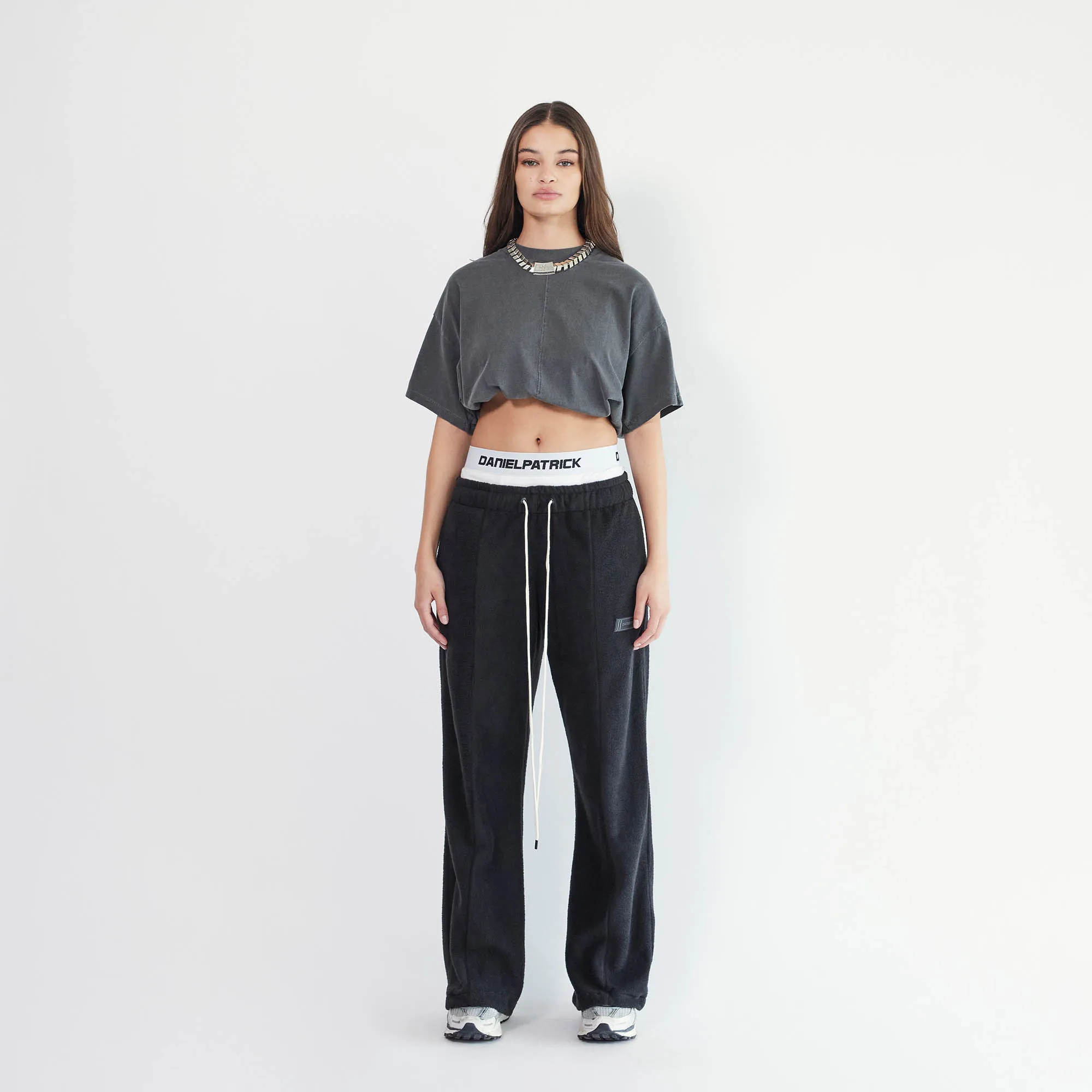 bootcut sweatpants / black polar