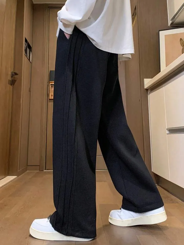 Ease Pleat Style Sweatpants